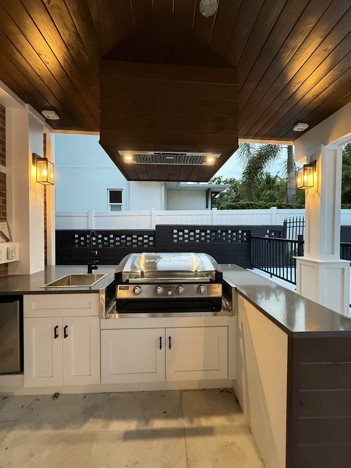 Outdoor kitchenette remodel by 3DCON LLC in the Tampa Bay area
