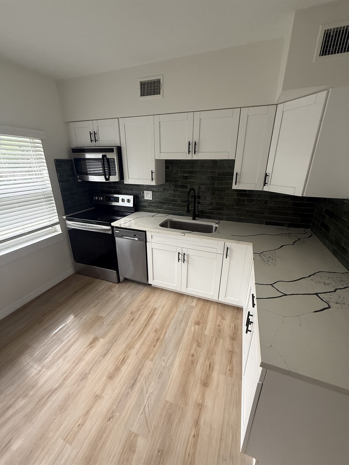 Kitchen remodel in Riverview, FL by 3DCON LLC